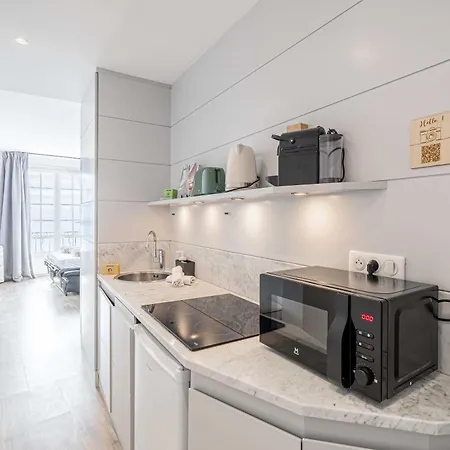 Modern And Charming With Sea View - Centre Appartamento Antibes