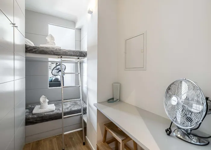 Apartament Modern And Charming With Sea View - Centre Antibes