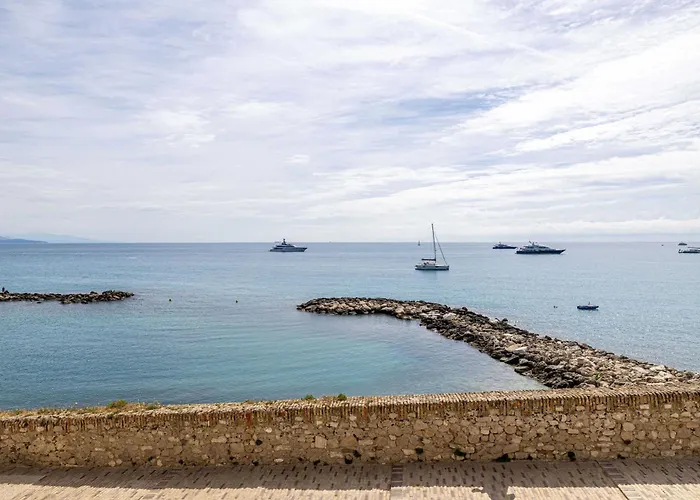 Apartament Modern And Charming With Sea View - Centre *