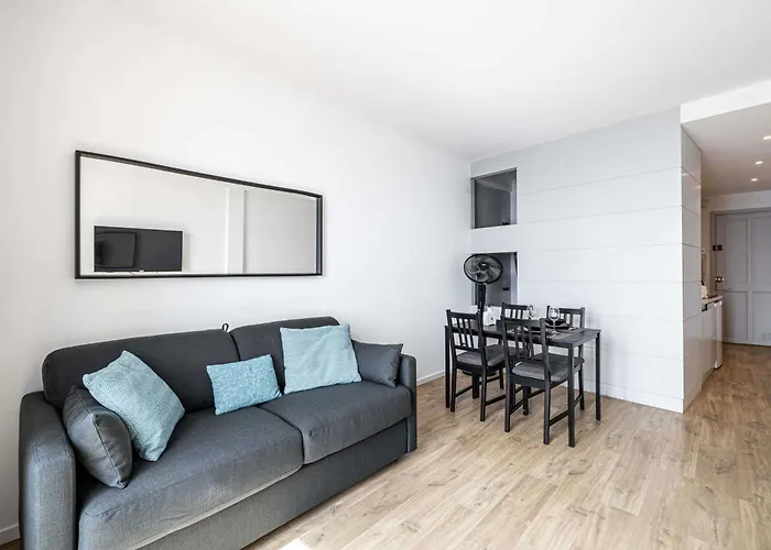 Apartament Modern And Charming With Sea View - Centre